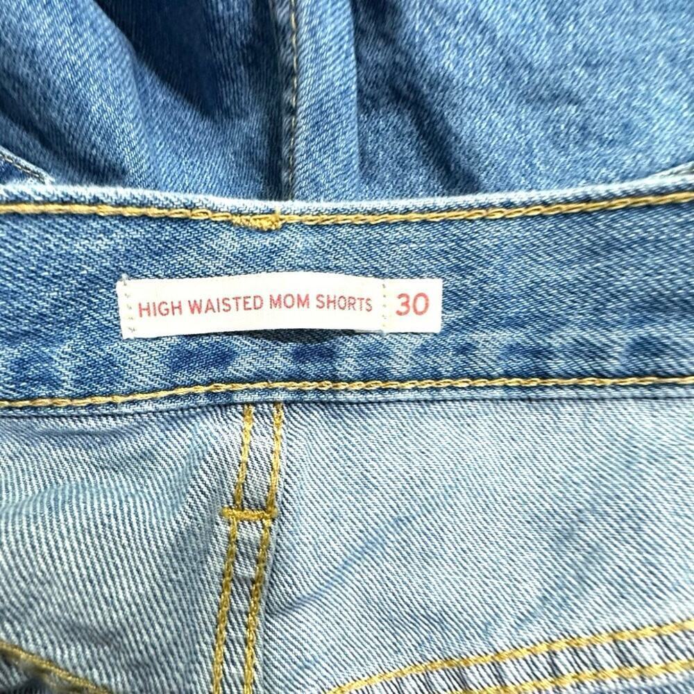 Levi's® Women's High-Rise Mom Jean Shorts Let It Be Fun Distressed Cutoff Sz 30 - Picture 6 of 7